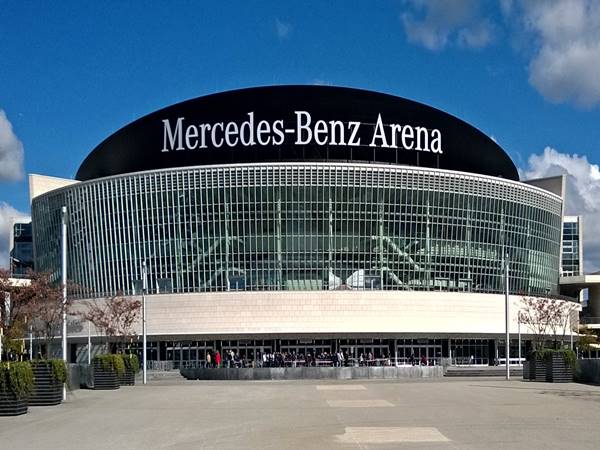 Sân vận động Mercedes-Benz Arena